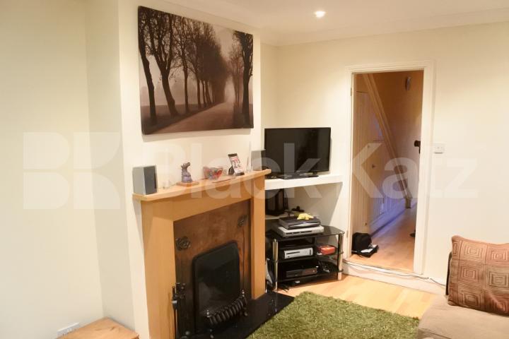 			UNDER FULL REFURBISHMENT, 2 Bedroom, 1 bath, 1 reception Flat			 Long lane, East finchley