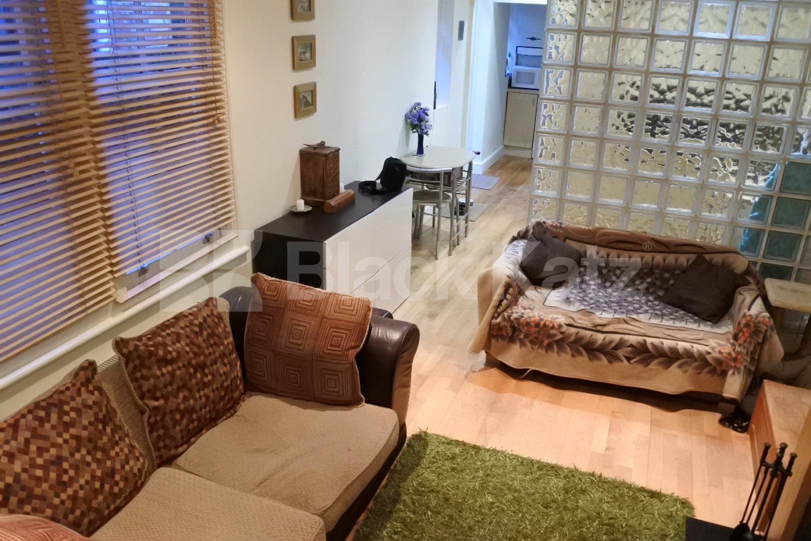 			UNDER FULL REFURBISHMENT, 2 Bedroom, 1 bath, 1 reception Flat			 Long lane, East finchley