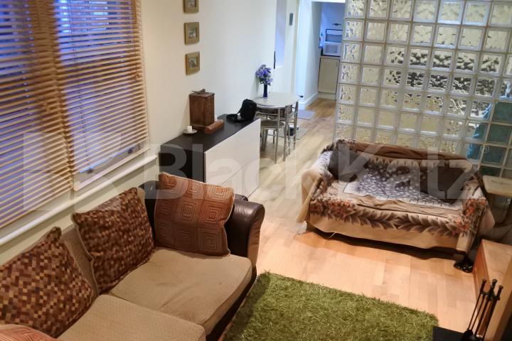 			UNDER FULL REFURBISHMENT, 2 Bedroom, 1 bath, 1 reception Flat			 Long lane, East finchley