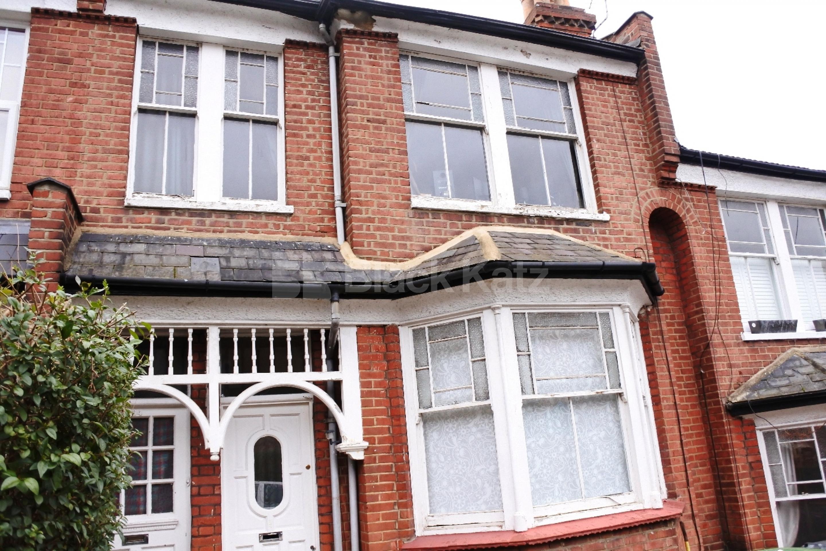 			UNDER FULL REFURBISHMENT, 3 Bedroom, 1 bath, 1 reception Flat			 Alexandra Gardens, Muswell Hill N10