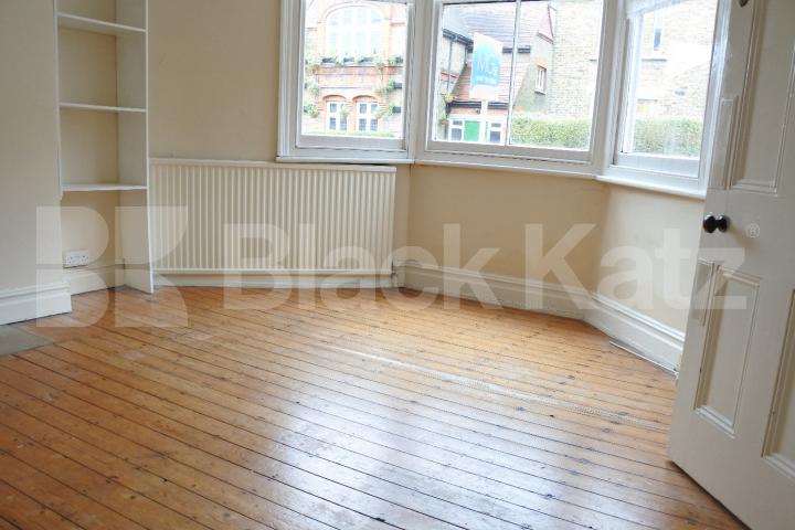 			UNDER FULL REFURBISHMENT, 3 Bedroom, 1 bath, 1 reception Flat			 Alexandra Gardens, Muswell Hill