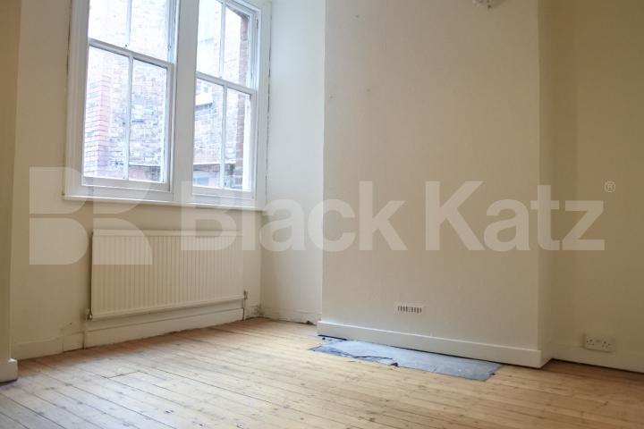 			UNDER FULL REFURBISHMENT, 3 Bedroom, 1 bath, 1 reception Flat			 Alexandra Gardens, Muswell Hill