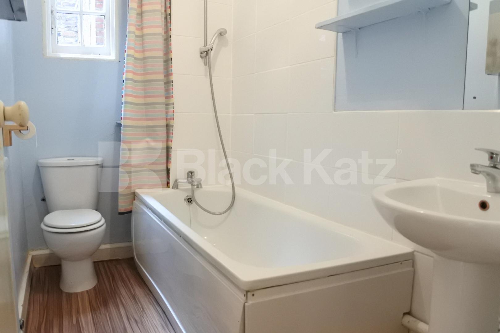 			UNDER FULL REFURBISHMENT, 3 Bedroom, 1 bath, 1 reception Flat			 Alexandra Gardens, Muswell Hill