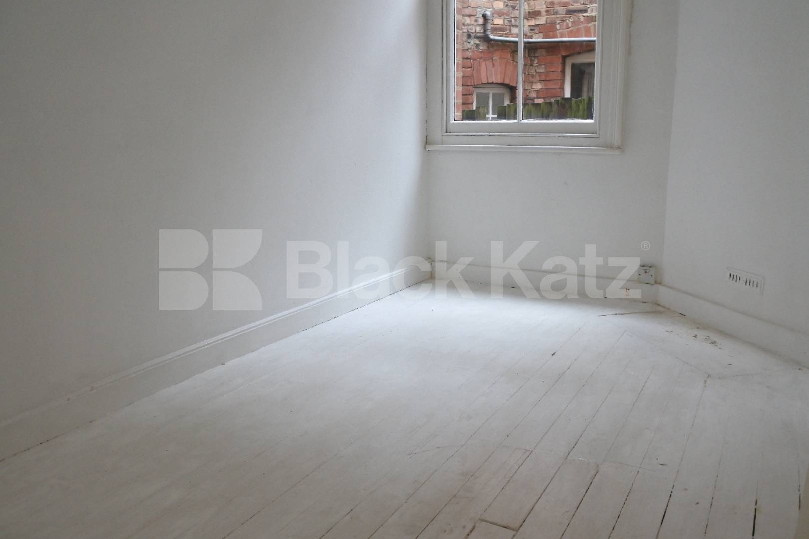 			UNDER FULL REFURBISHMENT, 3 Bedroom, 1 bath, 1 reception Flat			 Alexandra Gardens, Muswell Hill