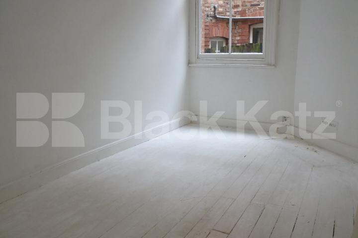 			UNDER FULL REFURBISHMENT, 3 Bedroom, 1 bath, 1 reception Flat			 Alexandra Gardens, Muswell Hill