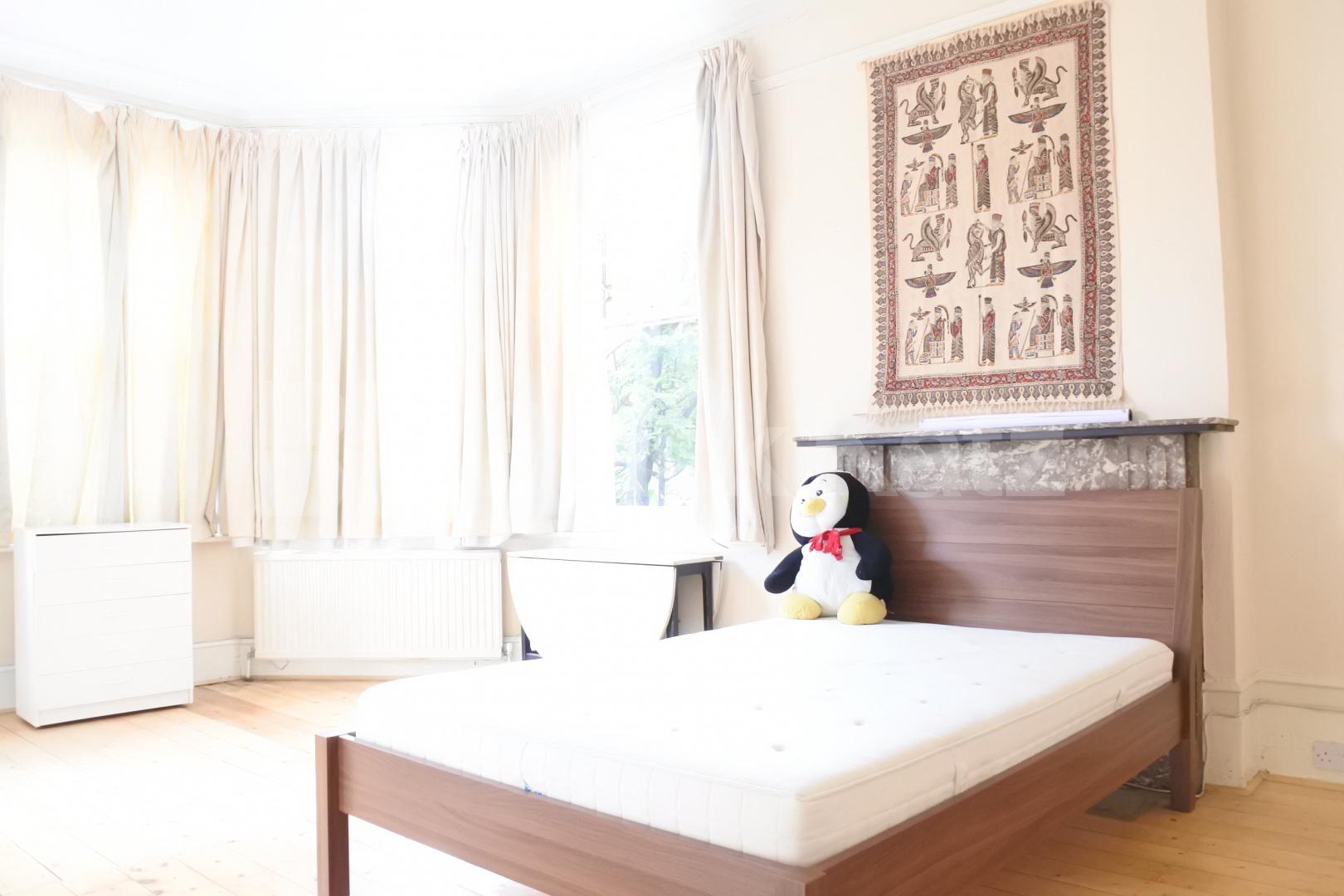 			Amazing 3 Double Bed in Mansion Block !, 3 Bedroom, 1 bath, 1 reception Flat			 Linden Mansions, Hornsey Lane, Highgate