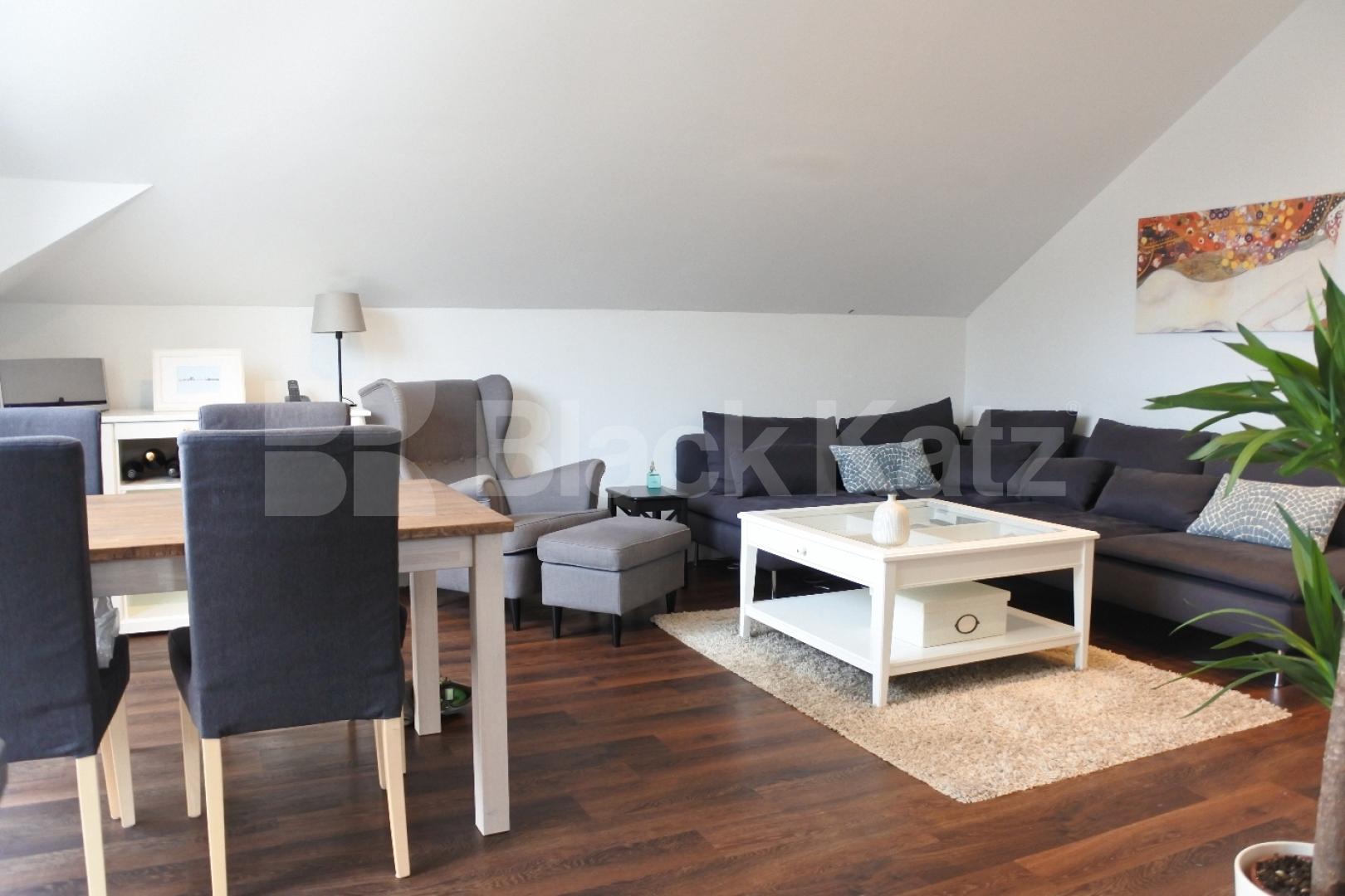 			Stunning Top Floor Property !, 2 Bedroom, 1 bath, 1 reception Apartment			 Forest Walk, Muswell Hill