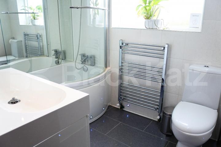 			Inlusive of all bills ! ! !, 4 Bedroom, 1 bath, 1 reception House			 Milton Avenue, High Barnet