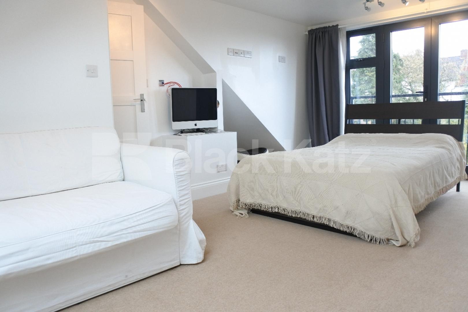 			Inlusive of all bills ! ! !, 4 Bedroom, 1 bath, 1 reception House			 Milton Avenue, High Barnet