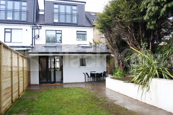 			Inlusive of all bills ! ! !, 4 Bedroom, 1 bath, 1 reception House			 Milton Avenue, High Barnet
