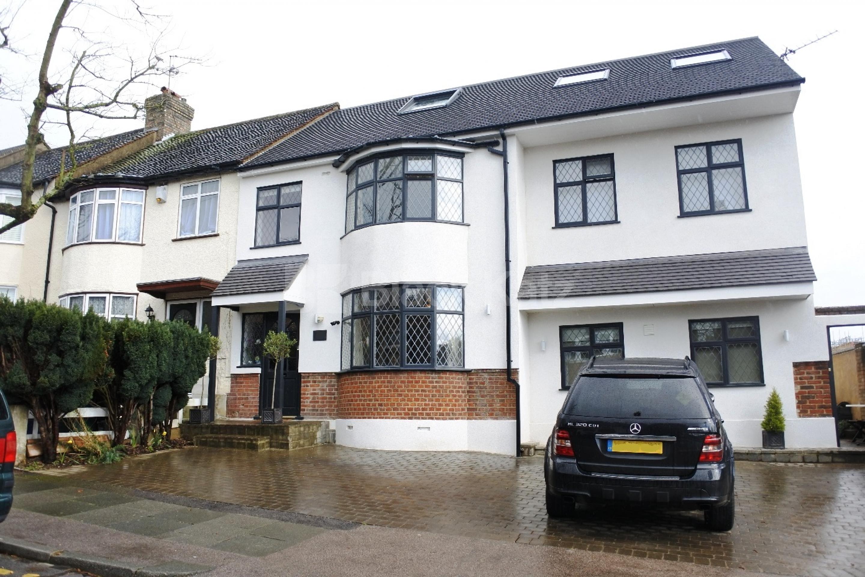 			Inlusive of all bills ! ! !, 4 Bedroom, 1 bath, 1 reception House			 Milton Avenue, High Barnet EN5