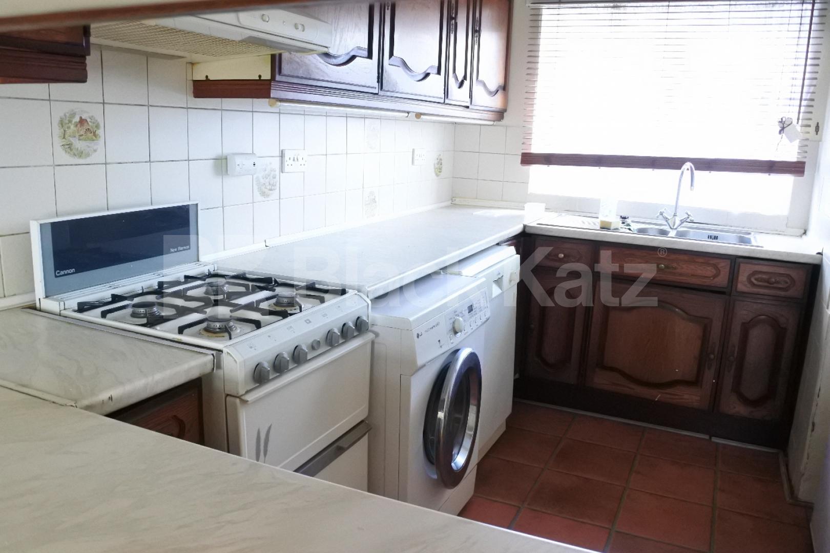 			3 Bedroom, 1 bath, 1 reception Maisonette			 Font Hills, East Finchley