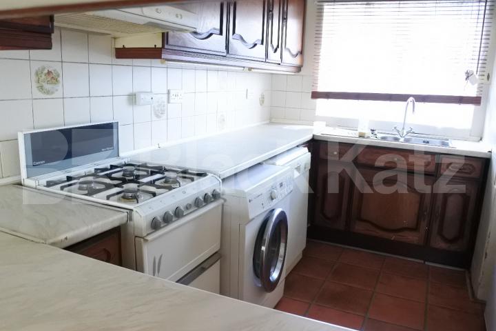 			3 Bedroom, 1 bath, 1 reception Maisonette			 Font Hills, East Finchley