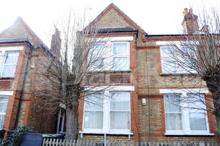 			Fantastic Garden Property !, 3 Bedroom, 1 bath, 1 reception Flat			 Palmerston Road, Bounds Green