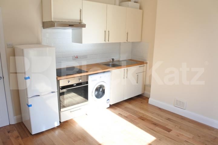 			2 Bedroom, 1 bath, 1 reception Flat			 Belmont Road, Tunpike Lane