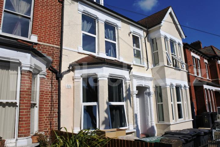 			2 Bedroom, 1 bath, 1 reception Flat			 Belmont Road, Tunpike Lane