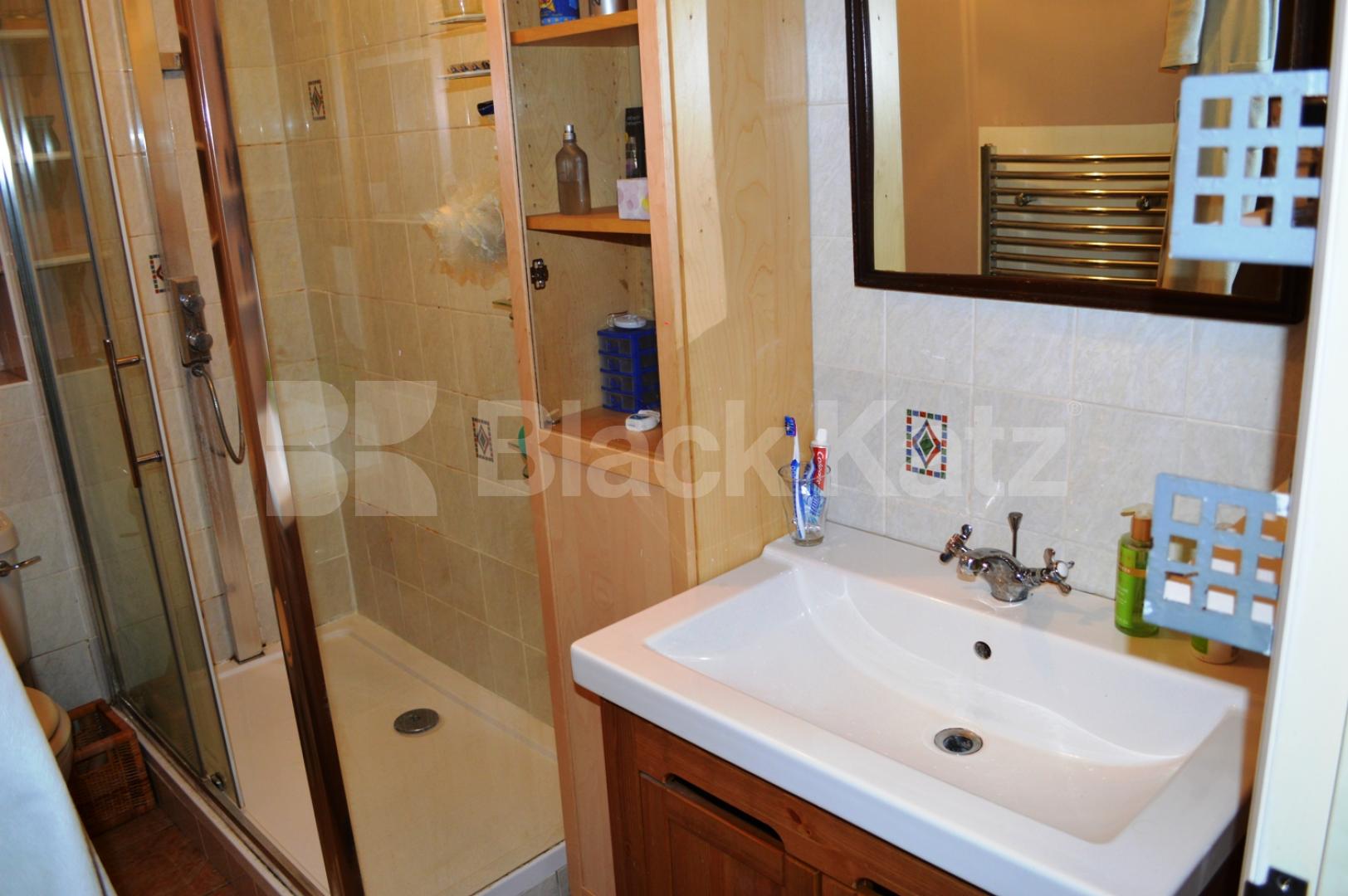 			Garden flat seconds from the tube!, 1 Bedroom, 1 bath, 1 reception Flat			 Maidstone Road, Bounds Green