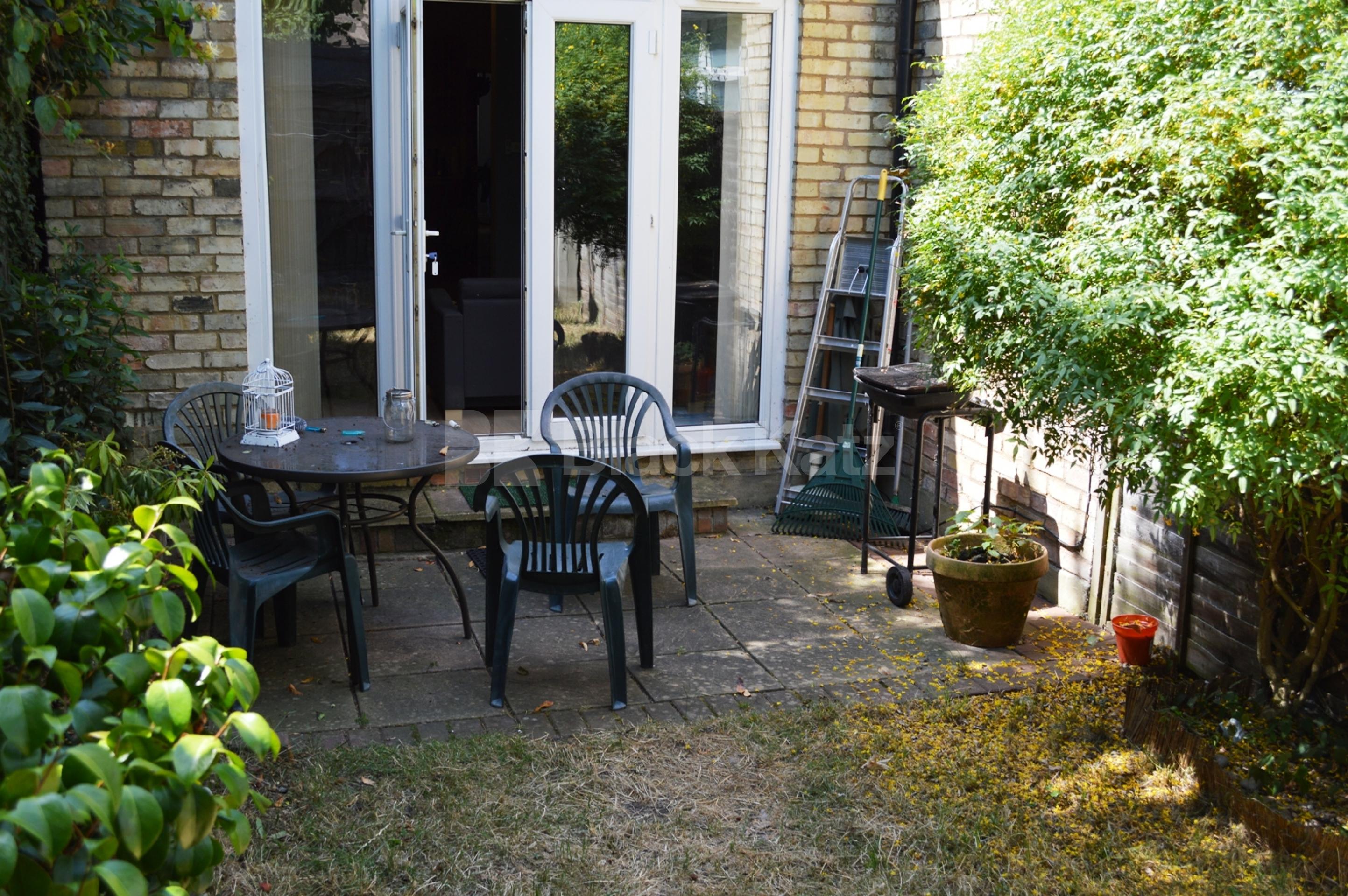 			Garden flat seconds from the tube!, 1 Bedroom, 1 bath, 1 reception Flat			 Maidstone Road, Bounds Green N11