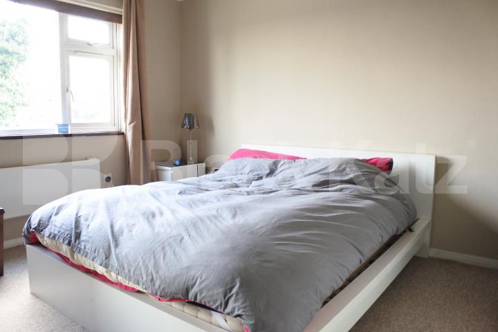 			Amazing one bedroom flat with garage , 1 Bedroom, 1 bath, 1 reception Flat			 Waverley Road, Crouch End