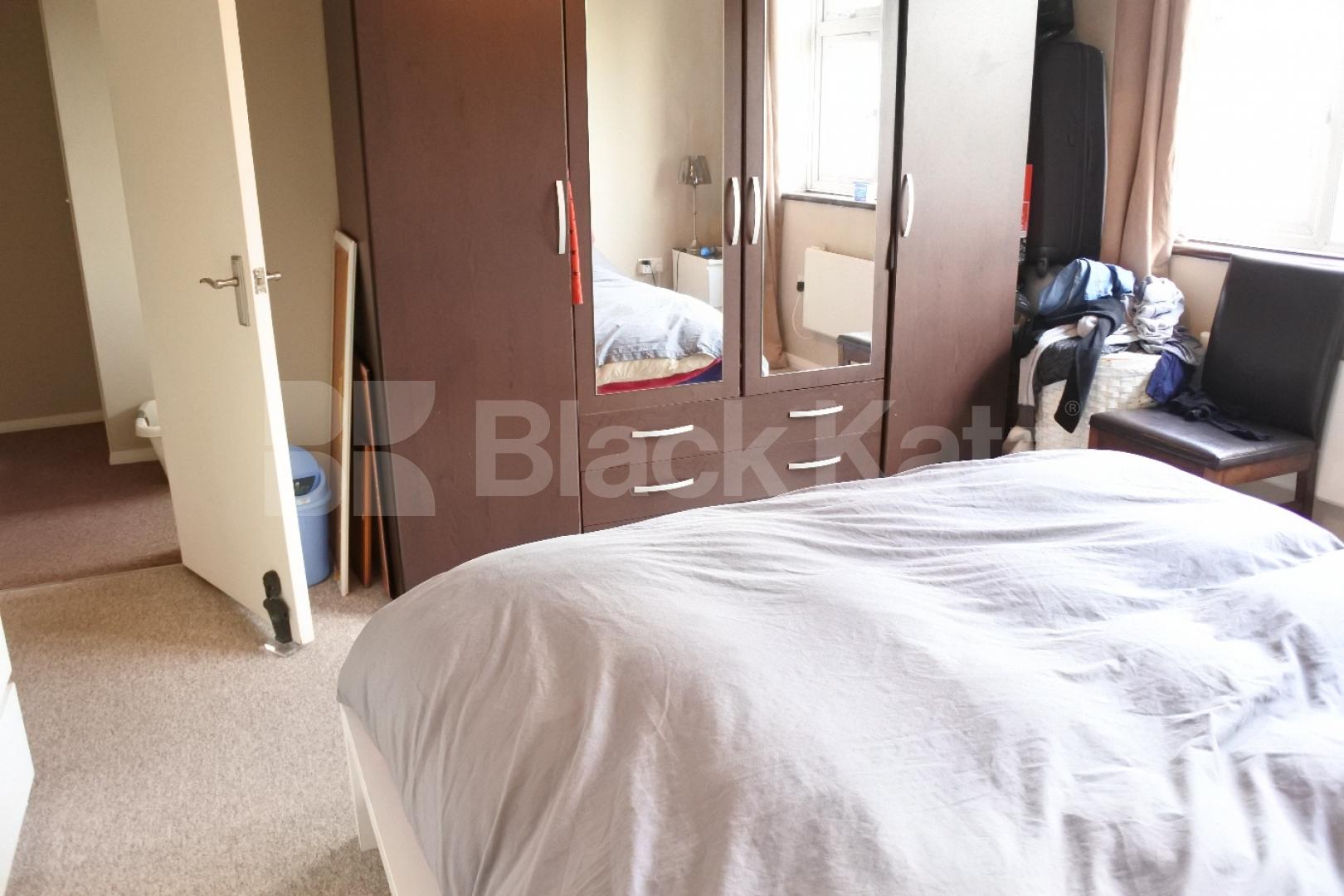 			Amazing one bedroom flat with garage , 1 Bedroom, 1 bath, 1 reception Flat			 Waverley Road, Crouch End