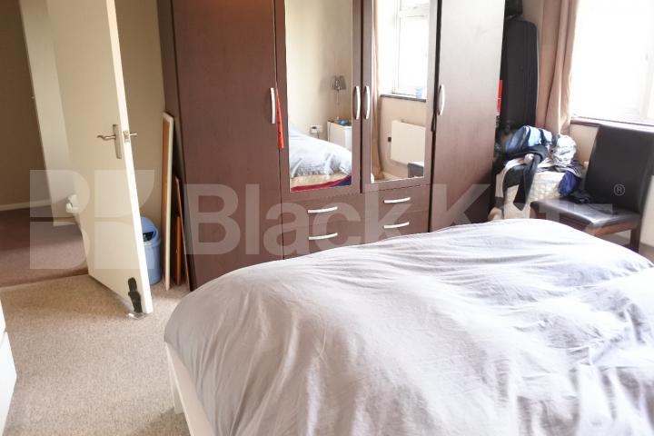 			Amazing one bedroom flat with garage , 1 Bedroom, 1 bath, 1 reception Flat			 Waverley Road, Crouch End