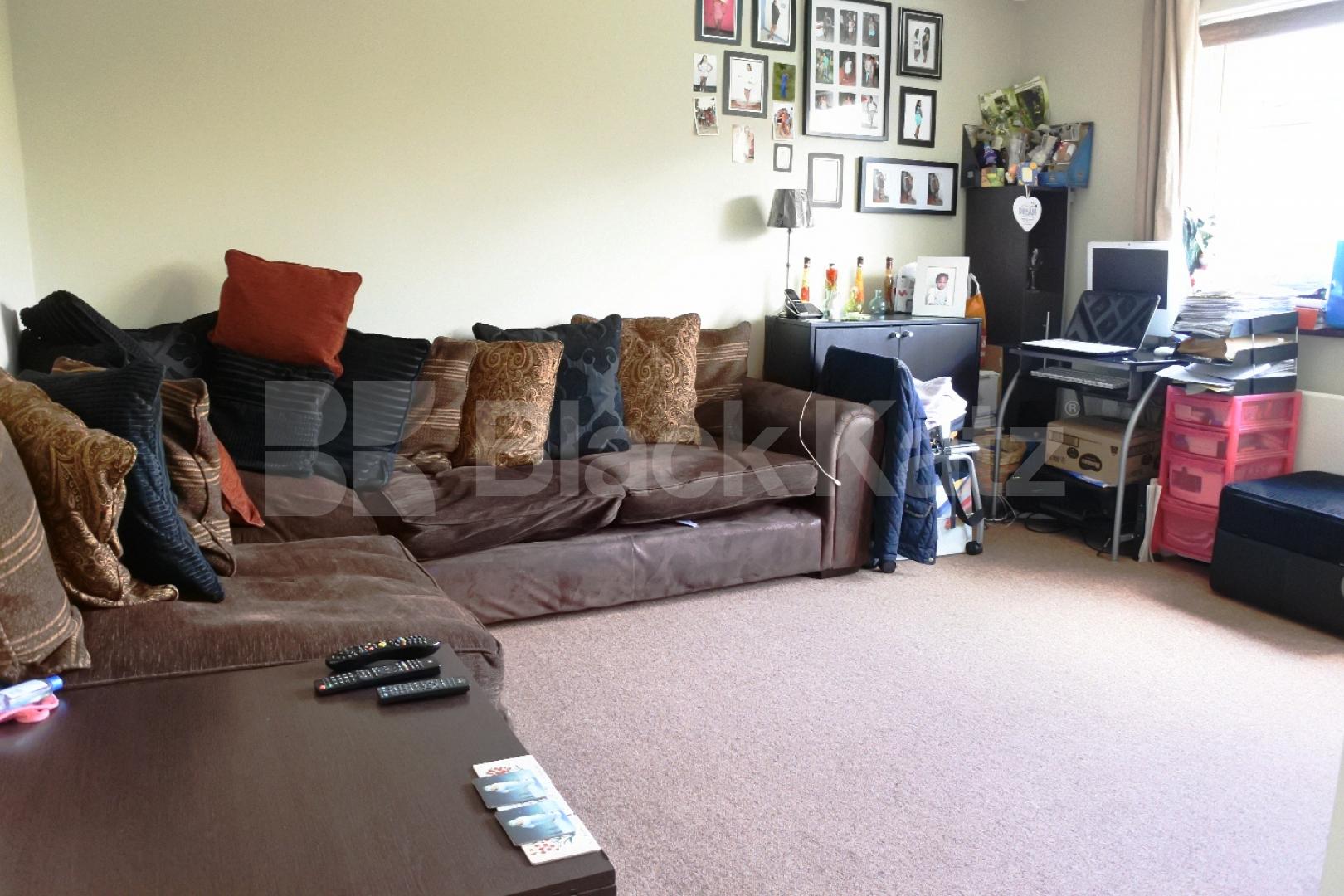 			Amazing one bedroom flat with garage , 1 Bedroom, 1 bath, 1 reception Flat			 Waverley Road, Crouch End