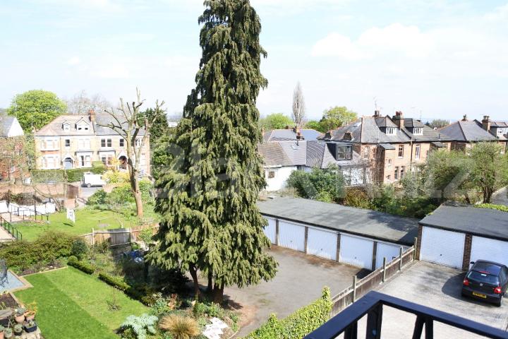 			Amazing one bedroom flat with garage , 1 Bedroom, 1 bath, 1 reception Flat			 Waverley Road, Crouch End