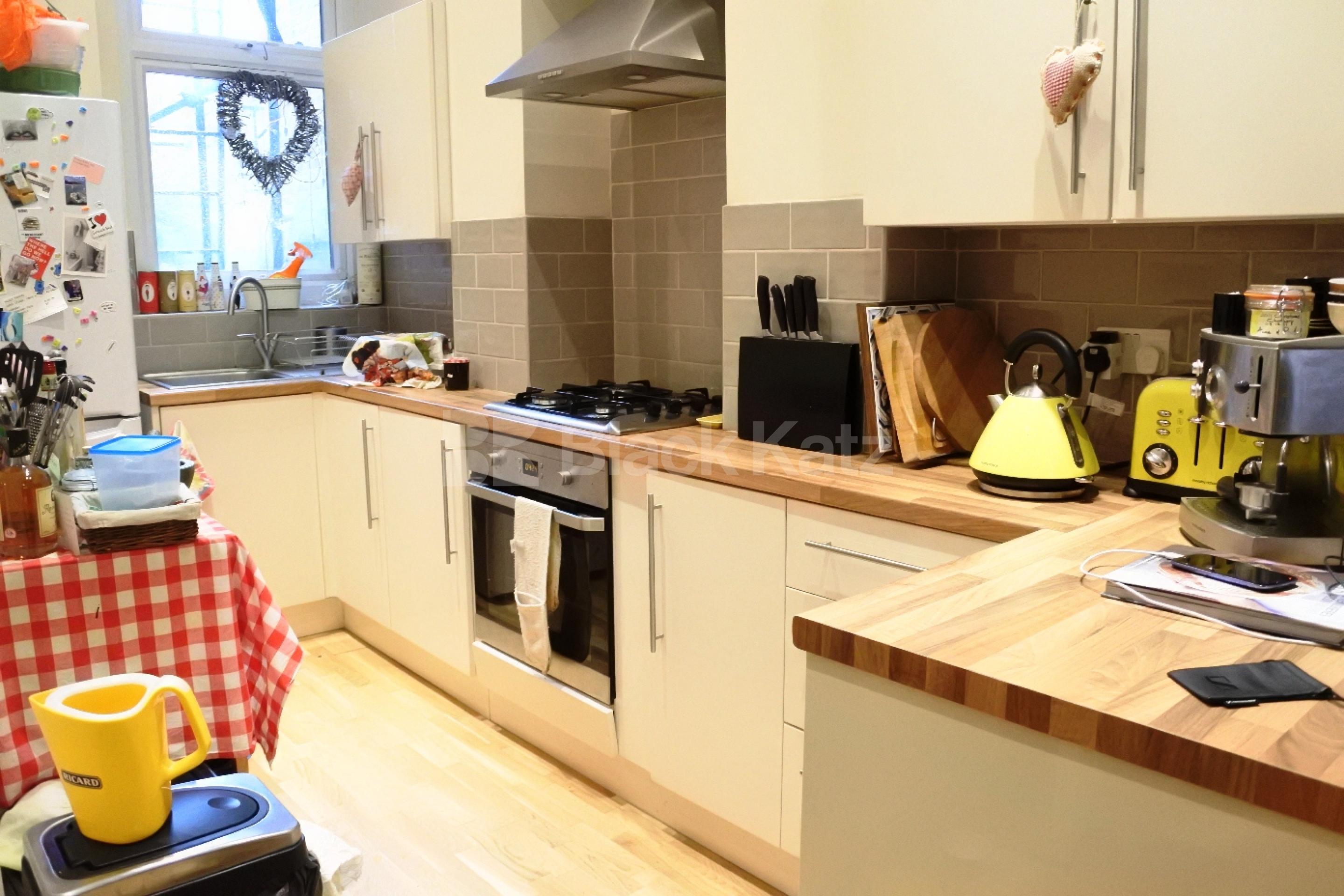 			2 Bedroom, 1 bath, 1 reception Flat			 Rathcoole Gardens, Crouch End N8