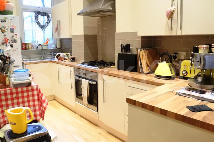 			2 Bedroom, 1 bath, 1 reception Flat			 Rathcoole Gardens, Crouch End