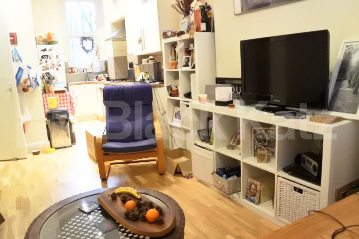 			2 Bedroom, 1 bath, 1 reception Flat			 Rathcoole Gardens, Crouch End