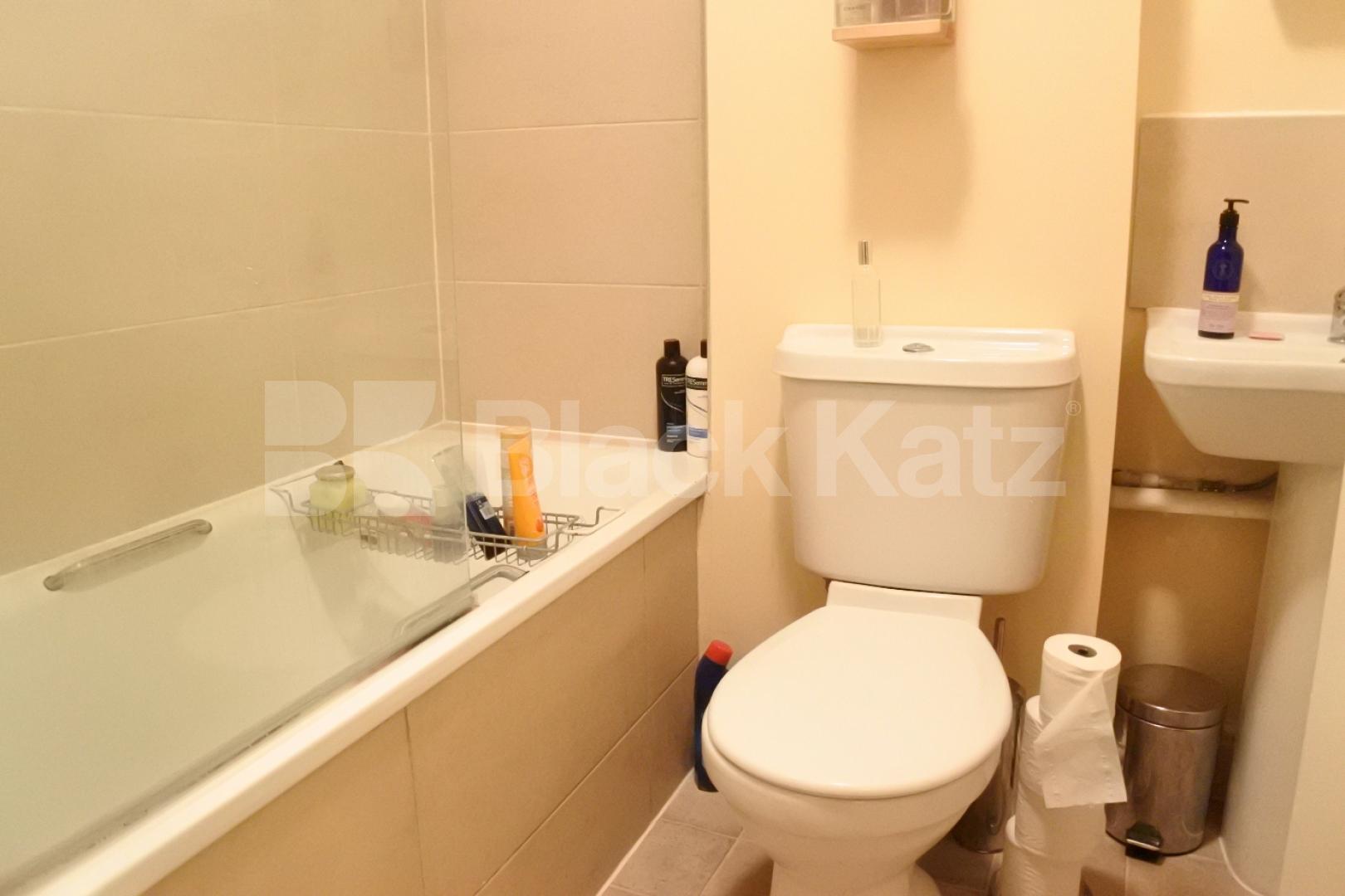 			2 Bedroom, 1 bath, 1 reception Flat			 Rathcoole Gardens, Crouch End