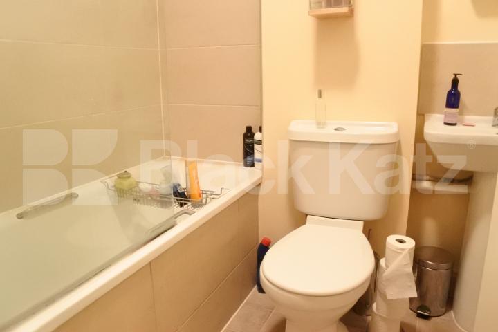 			2 Bedroom, 1 bath, 1 reception Flat			 Rathcoole Gardens, Crouch End