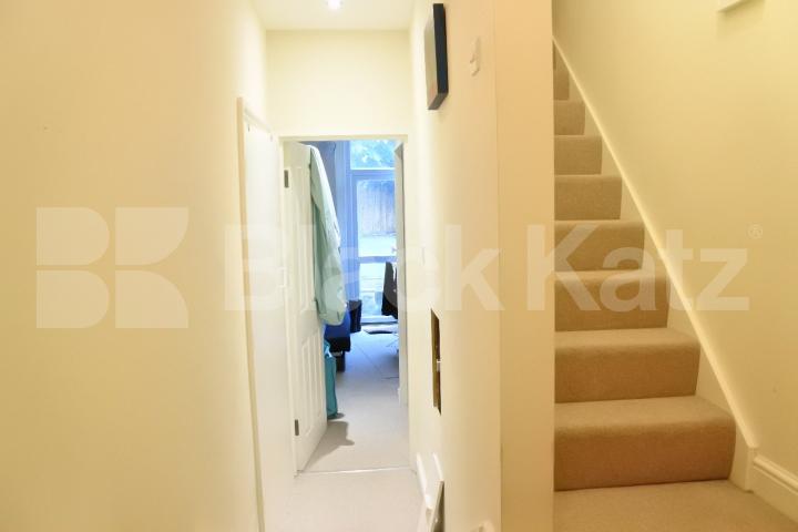 			2 Bedroom, 1 bath, 1 reception Flat			 Rathcoole Gardens, Crouch End