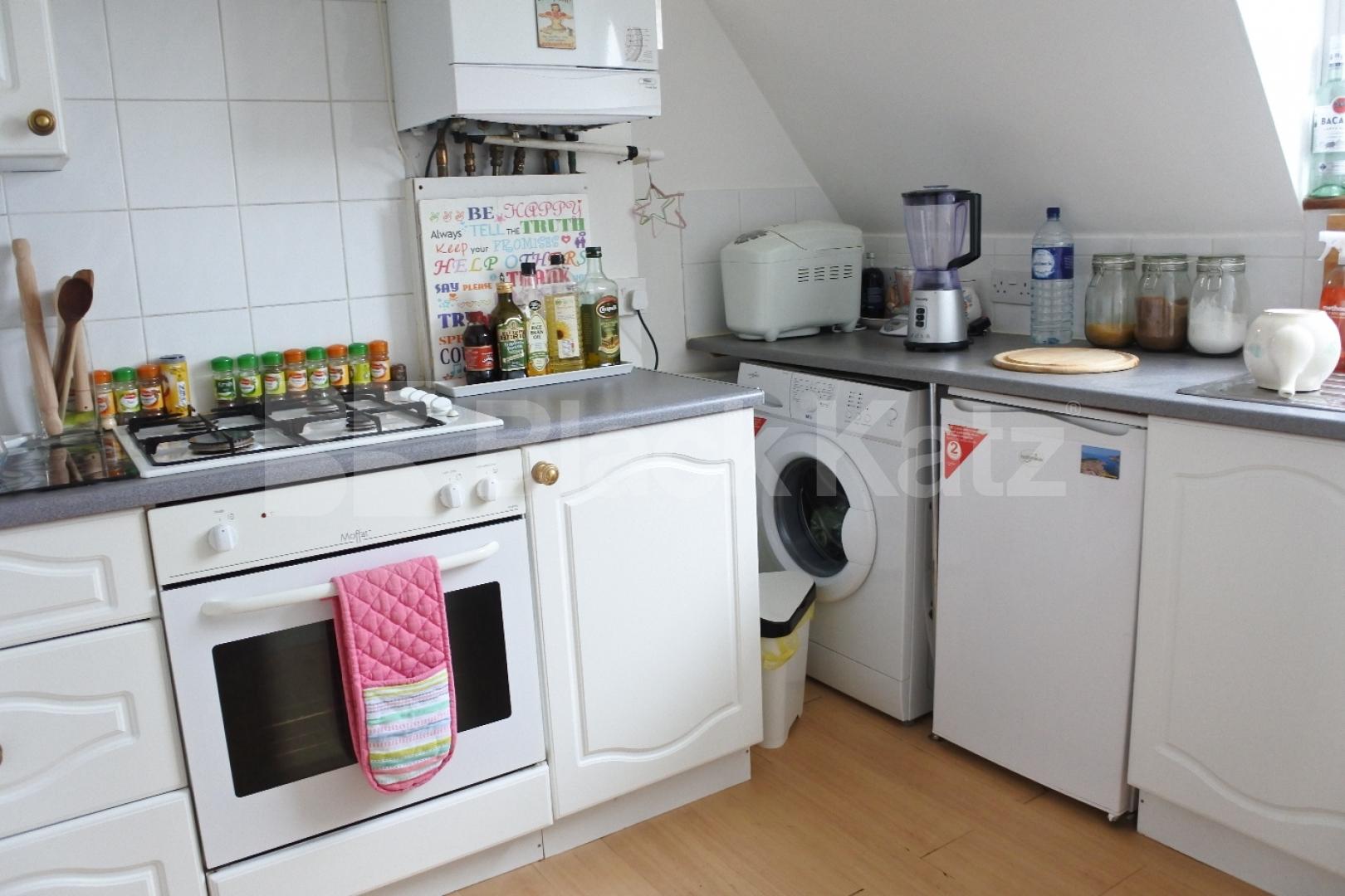 			Beautiful Property !, 1 Bedroom, 1 bath, 1 reception Flat			 Maidstone road, Bounds Green