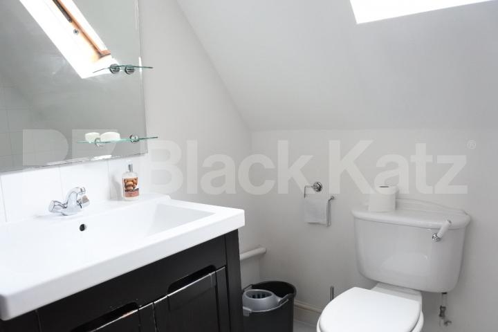 			Beautiful Property !, 1 Bedroom, 1 bath, 1 reception Flat			 Maidstone road, Bounds Green