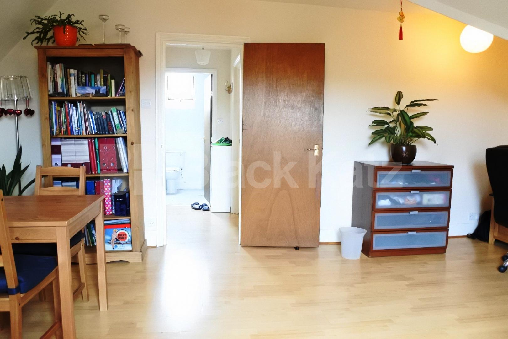 			Beautiful Property !, 1 Bedroom, 1 bath, 1 reception Flat			 Maidstone road, Bounds Green