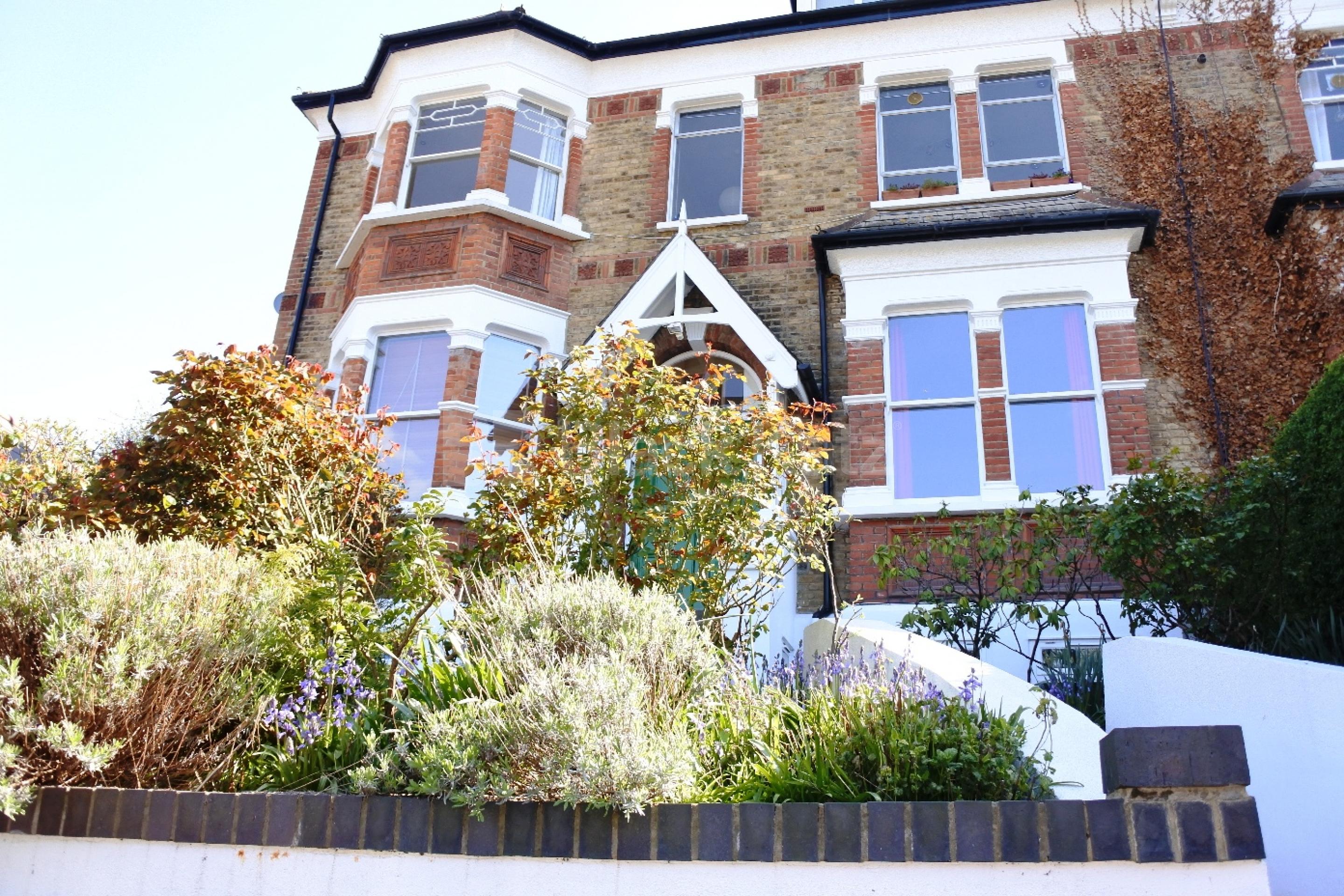 			2 Bedroom, 1 bath, 1 reception Flat			 Christchurch road, Crouch End N8