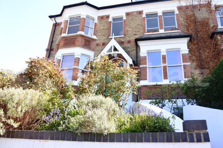 			2 Bedroom, 1 bath, 1 reception Flat			 Christchurch road, Crouch End