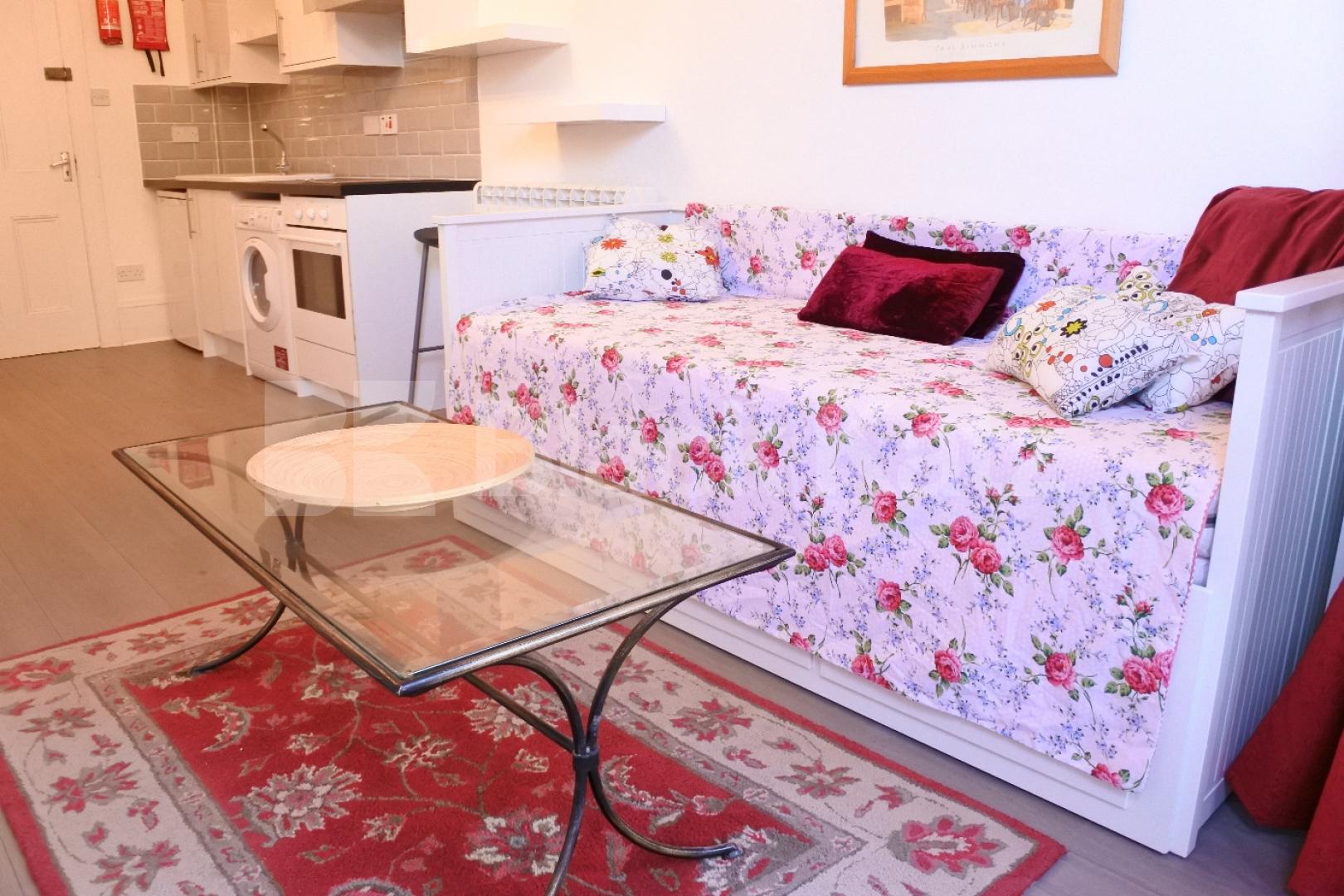 			Amazing Garden Property !, Studio Apartment, 1 bath, 1 reception Flat			 Church Lane, Crouch Lane