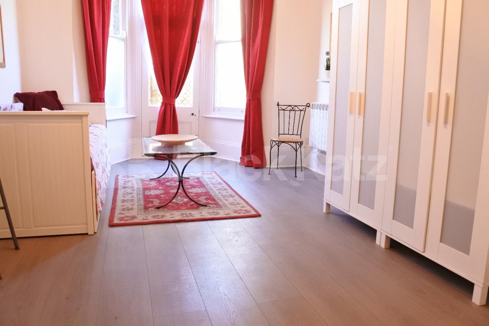 			Amazing Garden Property !, Studio Apartment, 1 bath, 1 reception Flat			 Church Lane, Crouch Lane