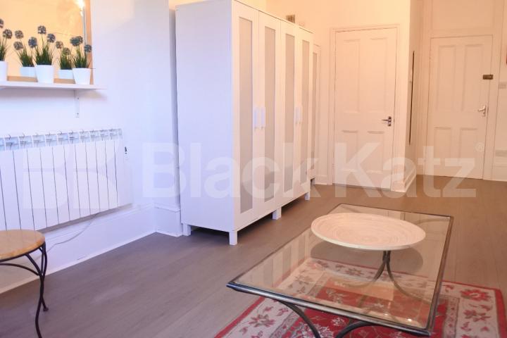 			Amazing Garden Property !, Studio Apartment, 1 bath, 1 reception Flat			 Church Lane, Crouch Lane