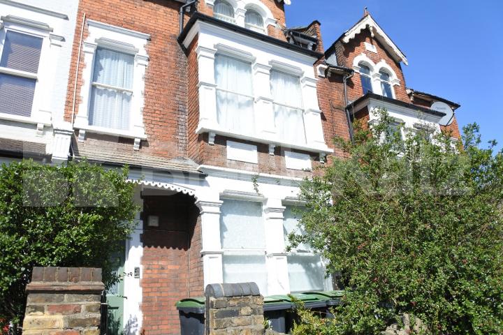 			Amazing Garden Property !, Studio Apartment, 1 bath, 1 reception Flat			 Church Lane, Crouch Lane