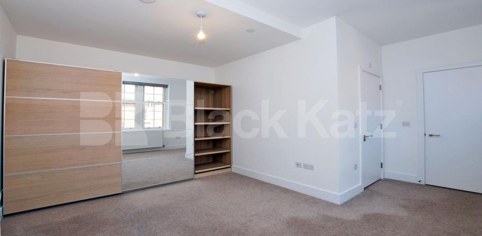 			New Instruction! Penthouse Apartment!, 2 Bedroom, 1 bath, 1 reception Penthouse			 Prytaneum Court, Green Lanes, Palmers Green