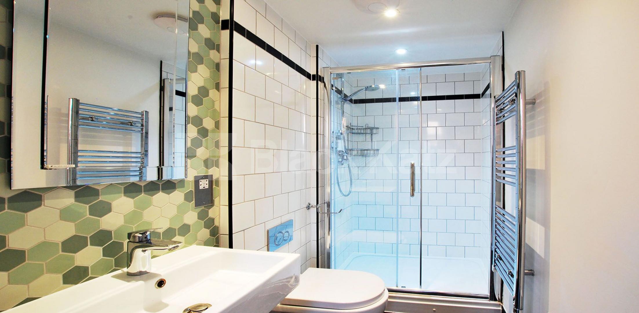 			New Instruction! Penthouse Apartment!, 2 Bedroom, 1 bath, 1 reception Penthouse			 Prytaneum Court, Green Lanes, Palmers Green