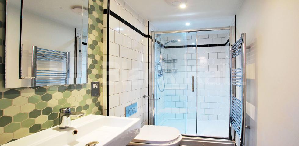 			New Instruction! Penthouse Apartment!, 2 Bedroom, 1 bath, 1 reception Penthouse			 Prytaneum Court, Green Lanes, Palmers Green