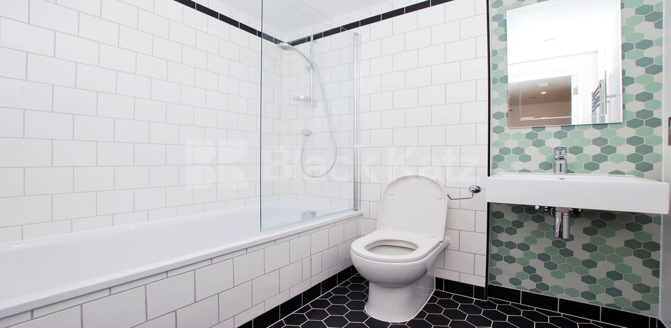 			New Instruction! Penthouse Apartment!, 2 Bedroom, 1 bath, 1 reception Penthouse			 Prytaneum Court, Green Lanes, Palmers Green