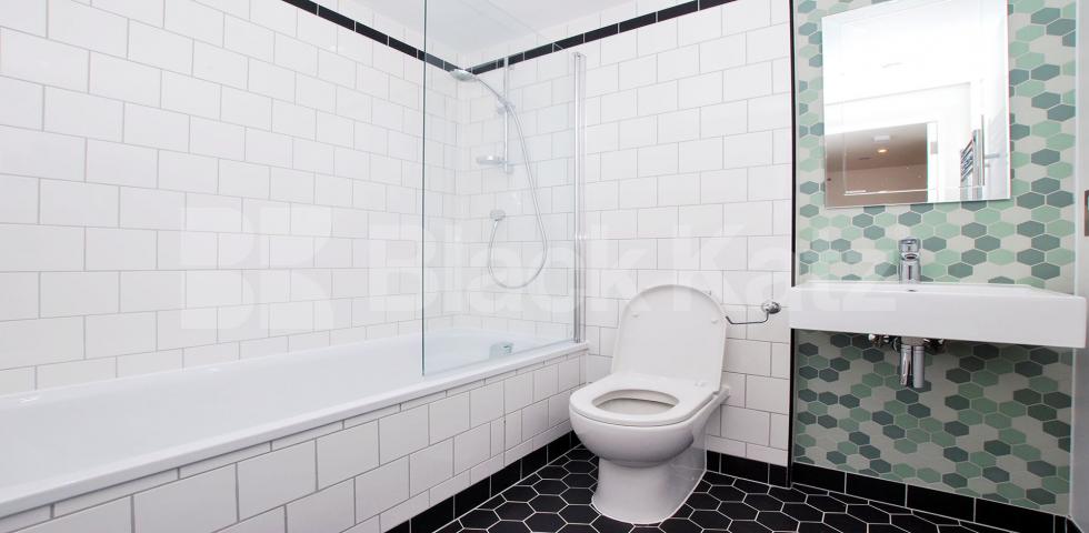 			New Instruction! Penthouse Apartment!, 2 Bedroom, 1 bath, 1 reception Penthouse			 Prytaneum Court, Green Lanes, Palmers Green