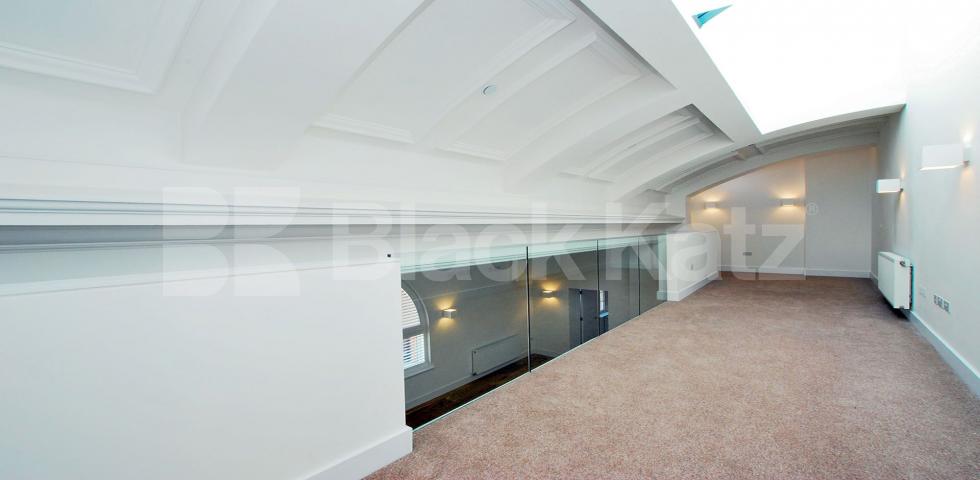 			New Instruction! Penthouse Apartment!, 2 Bedroom, 1 bath, 1 reception Penthouse			 Prytaneum Court, Green Lanes, Palmers Green