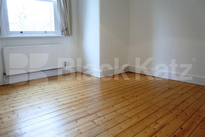 			Fantastic Garden Property !, 3 Bedroom, 1 bath, 1 reception Flat			 Palmerston Road, Bounds Green