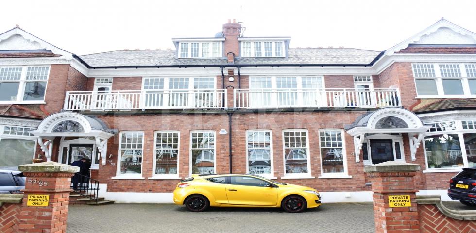 			VIRTUAL TOUR AVAILABLE!, 2 Bedroom, 1 bath, 1 reception Ground Floor Flat			 Queens Avenue, MUSWELL HILL